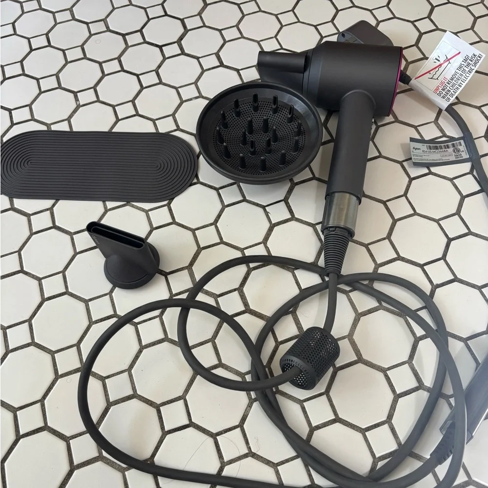 Dyson Hair Dryer - Pink and Gray - Picture 4 of 5